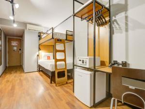 a room with a bunk bed and a desk with a computer at ibis Copacabana Posto 2 in Rio de Janeiro