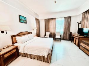 a hotel room with a bed and a television at Hotel Sor in Phnom Penh