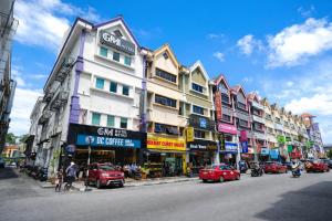 a busy city street with cars parked in front of buildings at GM Hotel Metro at Sunway in Petaling Jaya