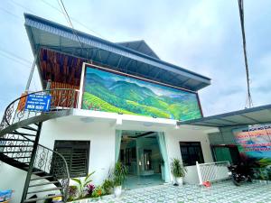 a building with a mural on the side of it at Nhà Nghỉ Mũi Giày in Mù Cang Chải +29 photos