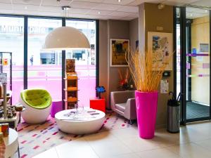 a store with pink and purple vases and a table at ibis Styles Montbéliard in Montbéliard