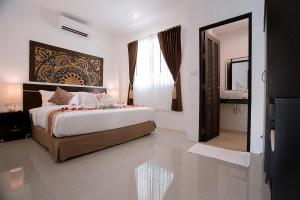 a bedroom with a large bed and a mirror at Lux Family Villas Krabi Ao Nang in Ao Nang Beach
