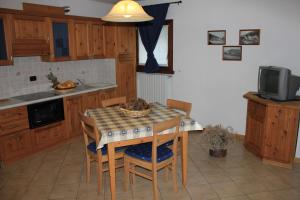 Kuchyňa alebo kuchynka v ubytovaní Chalet Alberti