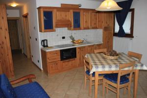 Kuchyňa alebo kuchynka v ubytovaní Chalet Alberti