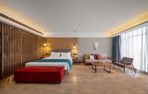 a hotel room with a bed and a couch at 复美酒店 in Luoyang