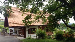 a small house with a red roof at Kellerstöckl am Rosenberg in Straden