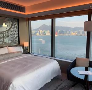 a bedroom with a large bed and a large window at 枫枫枫 in Hong Kong