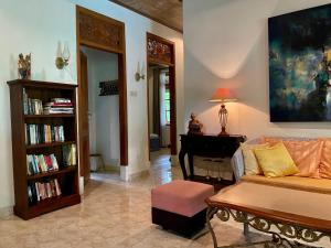 a living room with a couch and a piano at Gunung Paradis Retreat in Munduk