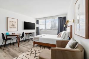 a hotel room with a bed and a desk at Lodgeur Upper Kirby, Houston - Close to Greenway Plaza, Galleria, Montrose in Houston +121 photos