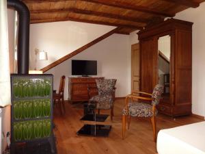 a living room with a dining table and chairs at Historisches Genusshotel Löwen in Schopfheim