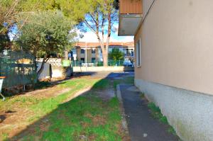 a sidewalk next to a building next to a house at Giulia Home appartamento per 6 persone in Monfalcone