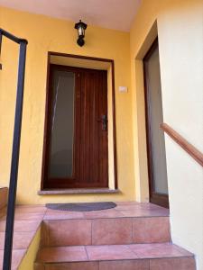 a front door of a house with a mat in front at Apartment Meringa in Pettenasco