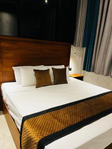 a bedroom with a large bed with white sheets and pillows at BlueTide Hiriketiya in Hiriketiya +29 photos