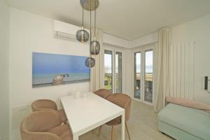 a living room with a white table and chairs at Sunset on Sirmione in Sirmione