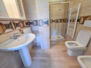 a bathroom with a sink and a toilet and a shower at GHouse in Gallipoli