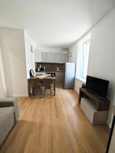 a living room with a couch and a table and a kitchen at Bilo Giudici in Clusone