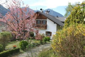 a house with a balcony in the mountains at Brunelle, Obertörgglerhof in Brixen