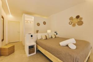 a bedroom with a large bed in a room at Casa Nature Paestum in Capaccio-Paestum