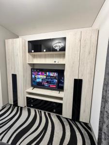 a room with a flat screen tv in a wall at Apartament Edinet in Edineţ