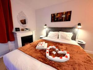a bedroom with a bed with a stuffed animal on it at l'Escale Royale in Rambouillet +4 photos