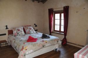 a bedroom with a bed and a window at Le refuge de théoline in Lathus St Remy
