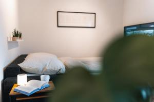 a bedroom with a bed and two books on a table at Gemütliches Nest in Rinkerode in Drensteinfurt