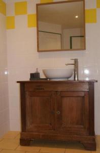 a bathroom with a sink and a mirror at Le gîte de la roche in Antigny