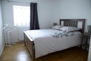 a bedroom with a large bed and a window at Gîte de la tonnelle in Saint-Georges-lès-Baillargeaux
