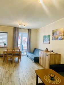 a living room with a couch and a table at Apartament KROPELKA in Piechowice