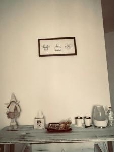 a shelf with a plate of food on a wall at Aleroom25 in Bari