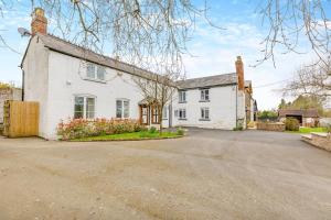 a white house with a driveway in front of it at 6 Bed in Docklow oc-d31042 in Docklow