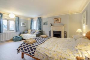 a bedroom with a bed and a couch in it at 4 Bed in Walberswick oc-hfarm2 in Walberswick
