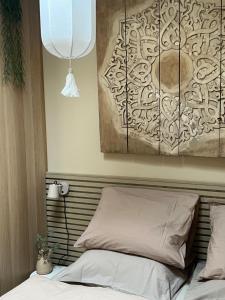 a bedroom with a bed with a painting on the wall at Studio Oranje Nassau aan Zee in Zandvoort