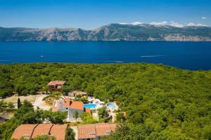 an aerial view of a house on the shore of a lake at Appartment house Zara in Brzac