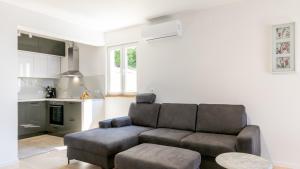 a living room with a couch and a kitchen at Villa Julija by Villas Guide in Smokvica
