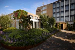 a hotel with flowers in front of a building at Carlton Oasis Hotel in Spijkenisse
