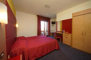 Katil atau katil-katil dalam bilik di Hotel Alpi