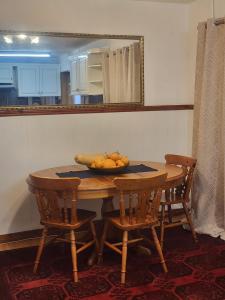 a table with chairs and a bowl of fruit on it at Bula Bista 3 double rooms in Southampton +1 photo