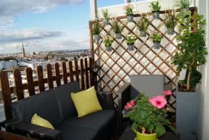 Gallery image of FREE Parking - Self Checkin - WIFI - Panoramique Terrasse - DUPLEX SAINT JEAN - SUPERBORDEAUX in Bordeaux