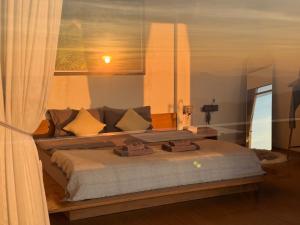 a bedroom with a large bed in a room at ไร่ชาอาโซ -ที่พักดอยช้าง in Ban Huai Khai