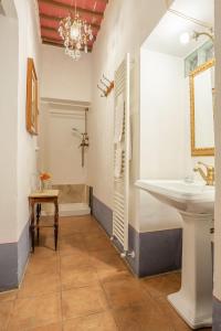 a bathroom with a sink and a shower and a toilet at Palazzo Tombesi Trecci in Montepulciano