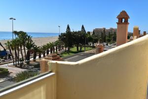 a balcony with a view of the beach at Resort Villa Playa in Roquetas de Mar
