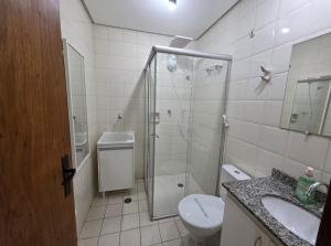 a bathroom with a shower and a toilet and a sink at Studio Sudoeste Ed Multiparque in Brasília