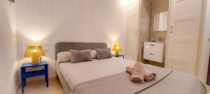 a small bedroom with a bed and two lamps at VelenaRubia in Vélez-Málaga