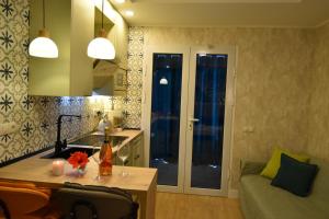 a kitchen and living room with a table and a couch at Resort Villa Playa in Roquetas de Mar +118 photos