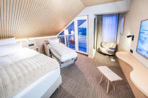 a hotel room with a bed and a window at Bude54 in Sankt Peter-Ording