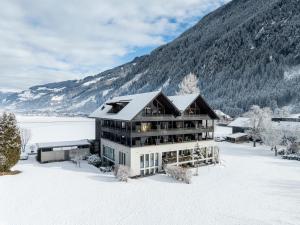 an aerial view of a house in the snow at Apart-Garni Innerwiesn in Mayrhofen