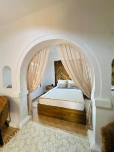 a bedroom with a bed with an arched ceiling at Dar Sofien Erriadh Djerba in Erriadh +116 photos