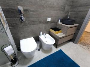 a bathroom with a toilet and a sink at DyAndy Suites Expo Milano in Baranzate