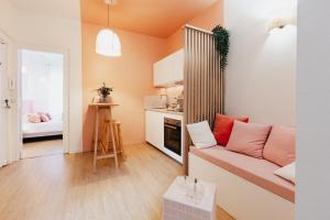 a living room with a couch and a kitchen at Le Spa by SCH in Le Havre